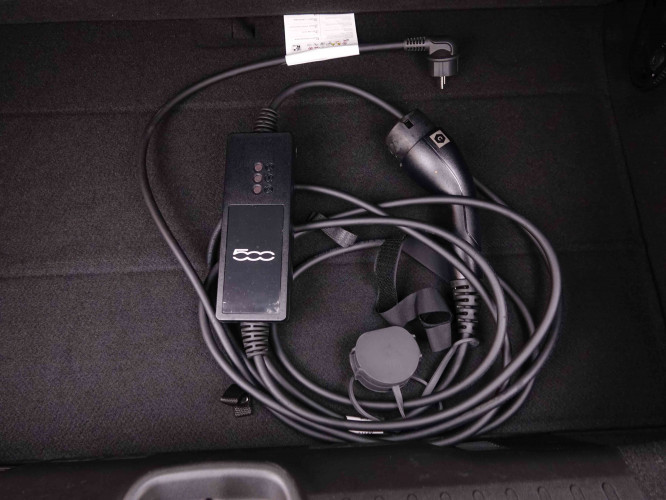 FIAT_FIAT_500E_2548462_6.jpg