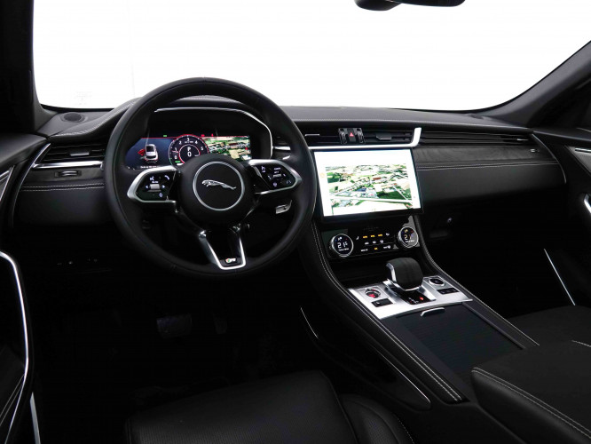 JAGUAR_JAGUAR_F_PACE_2547357_9.jpg