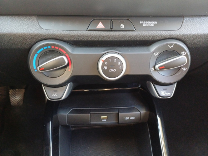 KIA_KIA_STONIC_FR2300745_13.jpg