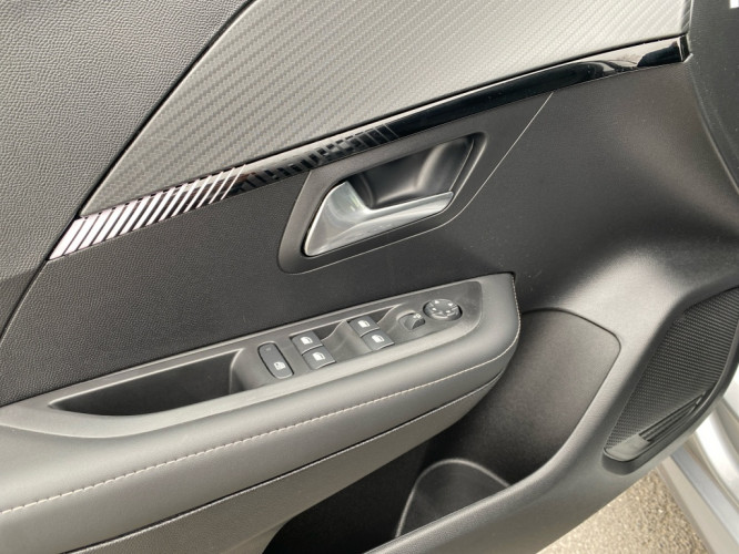 PEUGEOT_PEUGEOT_208_FR2300928_17.jpg
